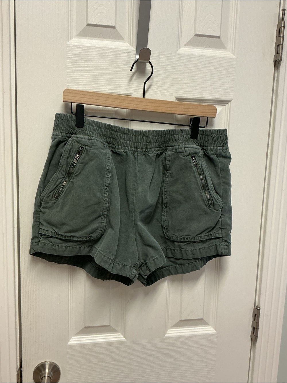 Aerie SZ L Olive Green Utility Pull On Shorts Elastic Waistband Zipper Pockets
